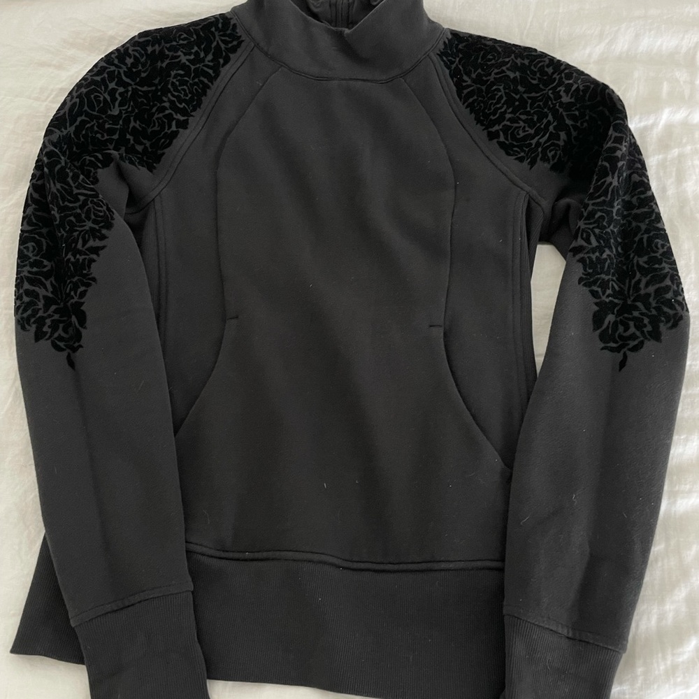 Lululemon pullover